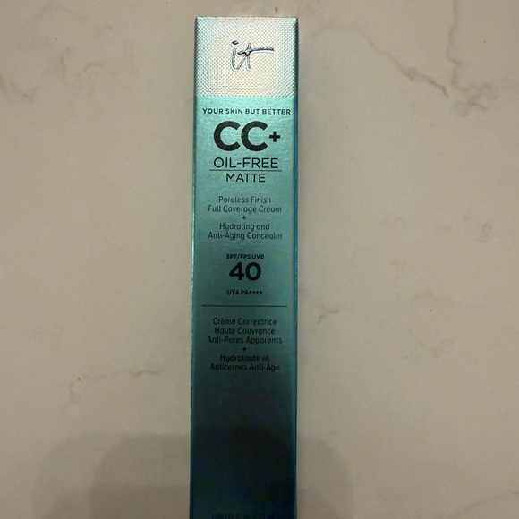 IT Cosmetics CC+ Oil-Free Matte Cream Foundation in Medium Tan - Picture 1 of 5
